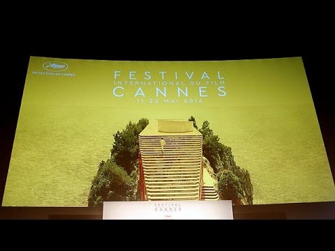 شاهد الشرطة الفرنسية تنظم تدريبا أمنيا لمحاكاة اقتحام مسلحين
