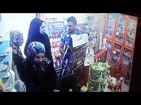 بالفيديو تفتيش 3 فتيات حاولن سرقة معروضات من داخل صيدلية