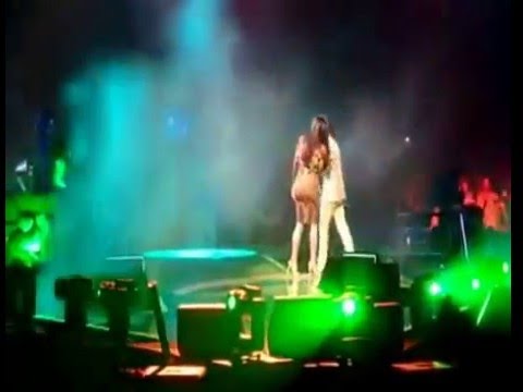 فيديو لحظة طرد كيم كارداشيان من المسرح