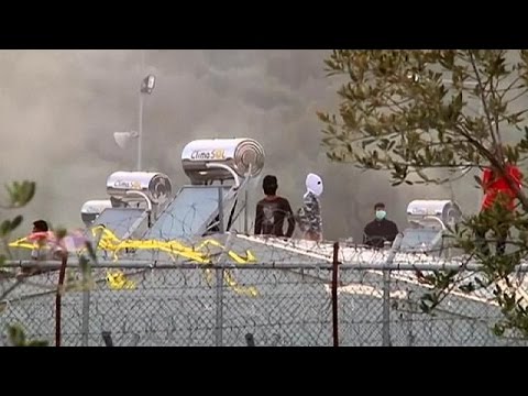 بالفيديو  مشادات مع الشرطة في مركز احتجاز مهاجرين ولاجئين في اليونان