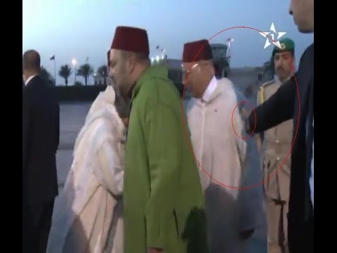 بالفيديو حينما دفع الحارس الشخصي للملك سفير المغرب في المنامة