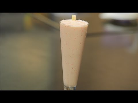بالفيديو طريقة عمل كوكتيل الزبادي بالفواكه