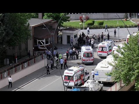 شاهد قتيل وجرحى في غازي عنتاب التركية بسبب هجوم تفجيري