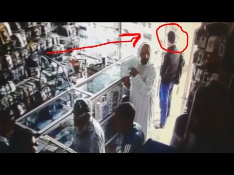 بالفيديو كاميرا مراقبة تسجل لحظة سرقة هاتف