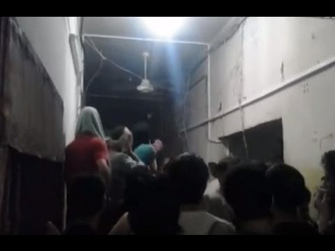 بالفيديو القوات الحكومية قتحم سجن حماة ويوقع إصابات
