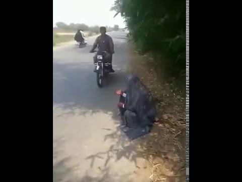 شاهد سرقة كل متعلقات الرجل