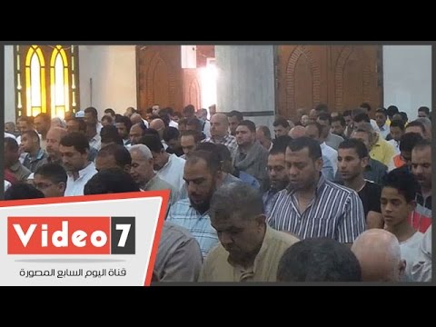 فيديو المئات يؤدون صلاة الغائب على روح قائد الطائرة المنكوبة