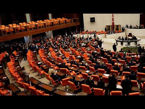 البرلمان التركي يقر مشروع قانون يرفع الحصانة عن النواب