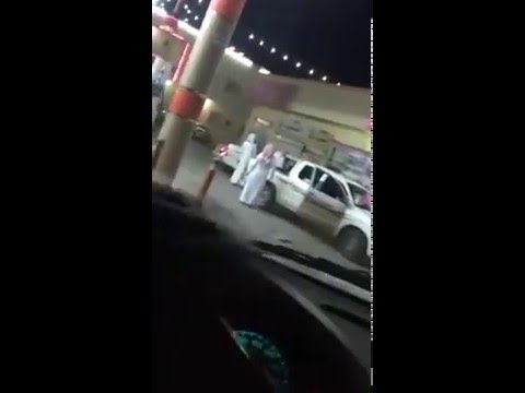 بالفيديو لحظة إطلاق شاب سعودي النار على آخر