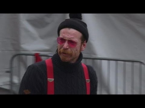 بالفيديو شاهد أحد عشاق إيغلز أوف ديث ميتال ينتقد جيسي هيوغس