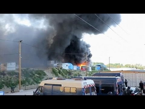 بالفيديو اصابة 40 شخصا في شجار داخل مخيم كاليه في فرنسا