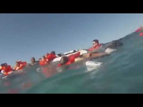 بالفيديو لحظات مرعبة لغرق سفينة سياحية
