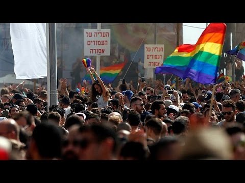 1000 شخص يشاركون في مسيرة للمثليين في تل أبيب