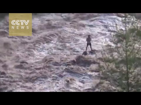 بالفيديو صياد ينجو من الموت غرقًا بمعجزة لا تتكرر كثيرًا