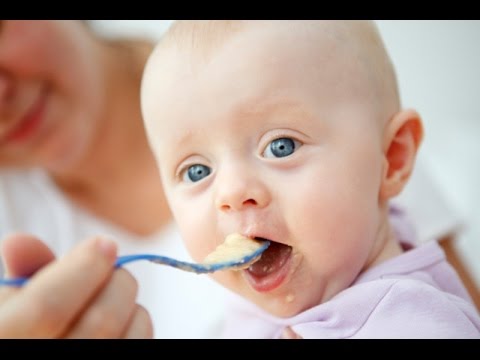 شاهد متى يمكن إضافة الملح والسكر لطعام الرضيع