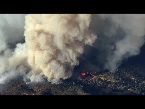 شاهد حرائق واسعة في كاليفورنيا