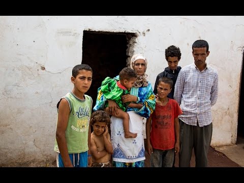 عائلة فقيرة يعاني أفرادها من مرض عقلي وراثي