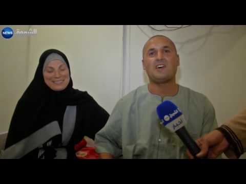 بالفيديو المغتربون الجزائريون شباب يقبلون على آداء الركن الخامس