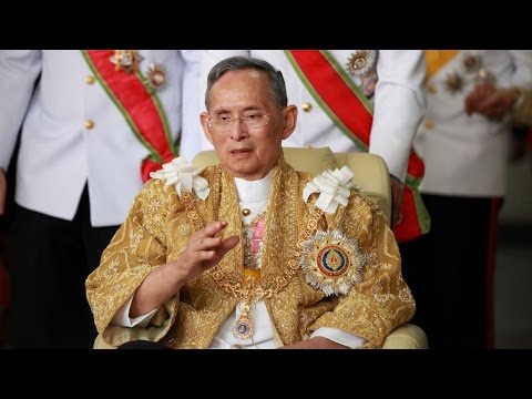 شاهد وفاة ملك تايلاند بعد سبعة عقود من الحكم
