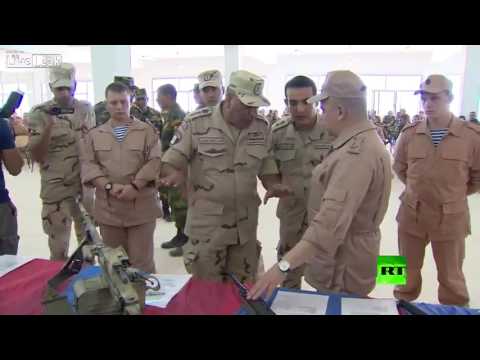 قوات مظلات روسيا ومصر تستعرضان أسلحتهما
