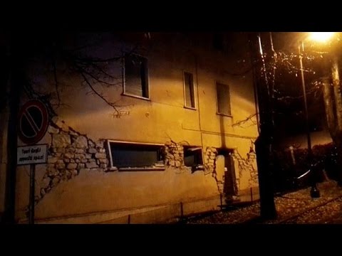 شاهد زلزالان قويان يضربان وسط إيطاليا