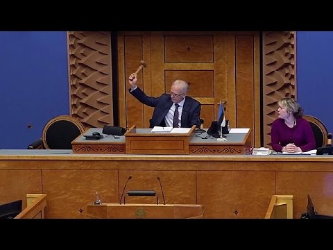 شاهد الحكومة الإيستونية تسقط في تصويت ثقة في البرلمان