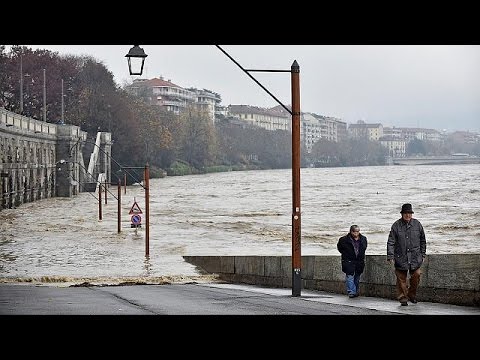 شاهد الفيضانات الجارفة تجتاح أغلب المدن الإيطالية