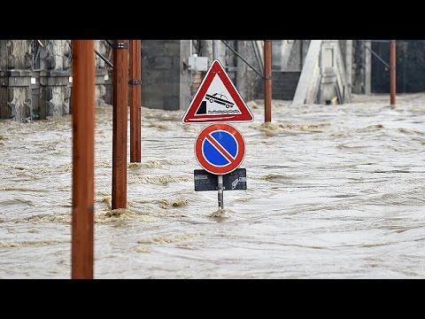 شاهد دمار كبير في شمال إيطاليا بسبب الفيضانات
