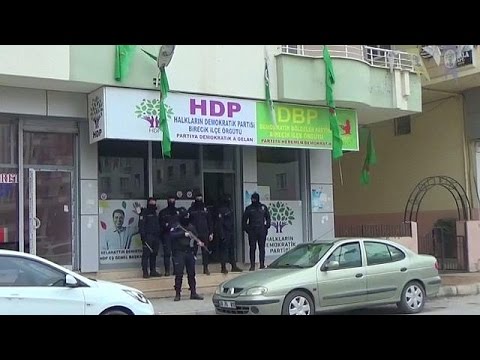 تركيا تعتقل أعضاء في حزب مؤيد للأكراد