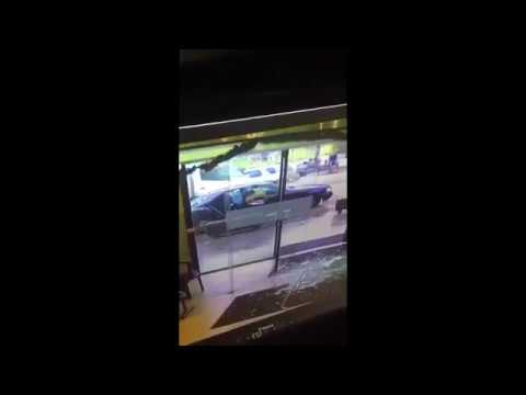 شاهد سطو مسلح على سوسييتيه جنرال في لبنان