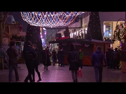 شاهد الألمان يواصلون حياتهم الطبيعية في برلين بعد الاعتداء