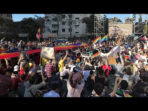 بالفيديو مظاهرات مؤيّدة وأخرى مناهضة لزواج المثليين في تايوان