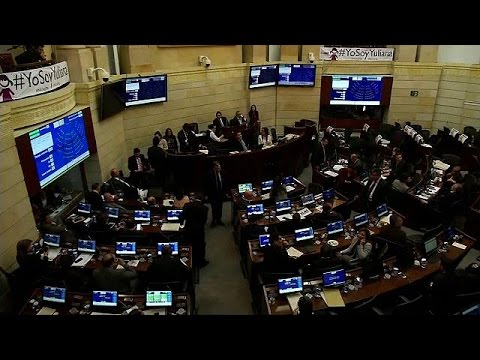 شاهد البرلمان الكولومبي يوافق على قانون عفو يشمل المتمردين