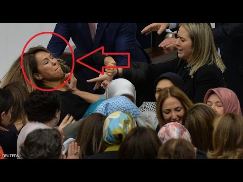 بالفيديو  مشاجرة حريمي بين عضوات البرلمان التركي