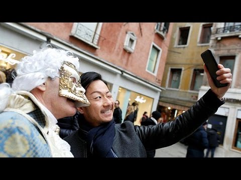 شاهد انطلاق كرنفال دي فينيسيا في مدينة البندقية الإيطالية