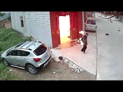 شاهد انفجار أسطوانة غاز في أحد عاملي المصانع الصينية