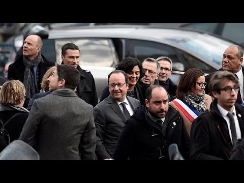 هولاند يزور ضواحي باريس الفقيرة