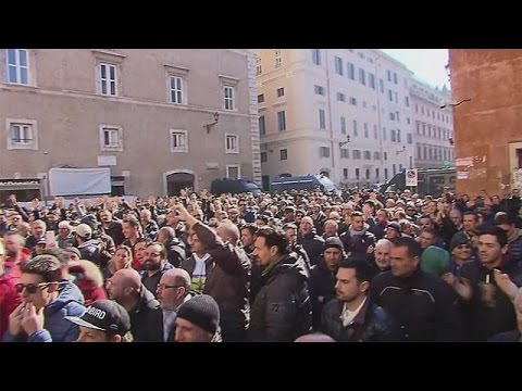 شاهد  غضب ضد تدابير غير قانونية خاصة بقطاع النقل في ايطاليا