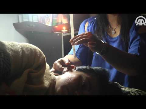 شاهد  أغرب طريقة لتنظيف الأذن