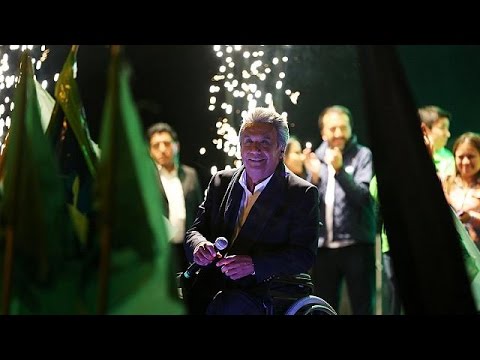 شاهد اليساري لينين مورينو مُتقدِّم على منافسه لاصُو في انتخابات الإكوادور