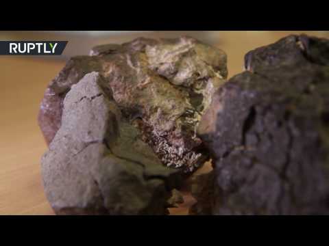 بالفيديو  العثور على بقايا نيازك في صحراء لوط عمرها 45 مليار عام