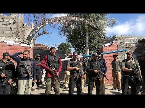 بالفيديو مقتل 4 أشخاص خلال هجوم انتحاري على محكمة في باكستان