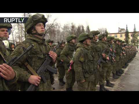 تكريم الجنود الروس العائدين من حلب