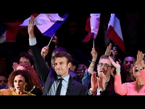 شاهد المرشَّح إمانويل ماكْرون يزور بريطانيا