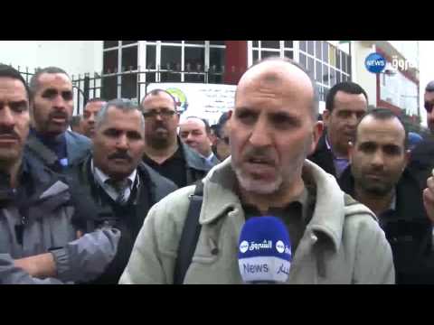 احتجاج مدراء المتوسطات أمام مديرية التربية في سطيف