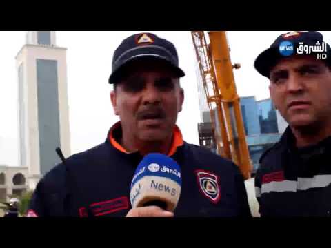 حادث انزلاق أنابيب من شاحنة نصف مقطورة