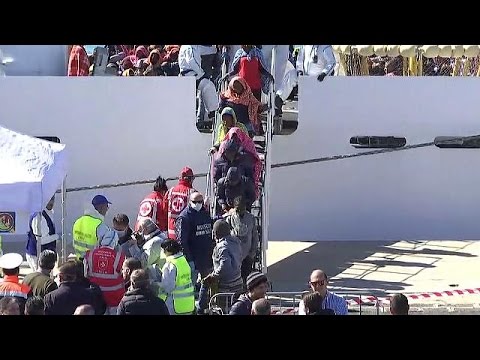 شاهد إنقاذ 630 مهاجرًا في المتوسط