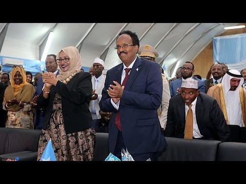 شاهد محمد عبد اللاهي يتسلم رئاسة الصومال