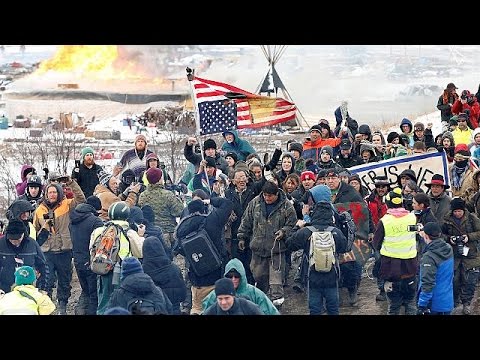 شاهد المعتصمون ضد أنبوب النفط العابر لمروج داكوتا الشمالية ينسحبون