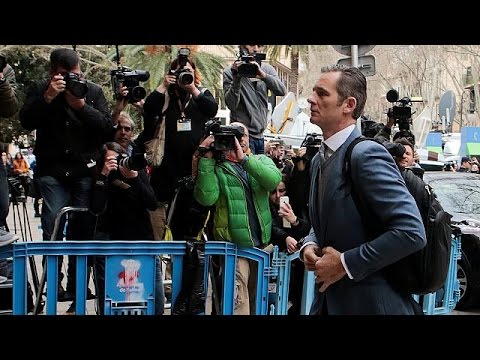 شاهد إبقاء صهر ملك إسبانيا طليقًا بعد الحكم